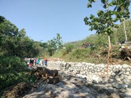 GOTONG ROYONG PEMBANGUNAN TALUD MAKAM.